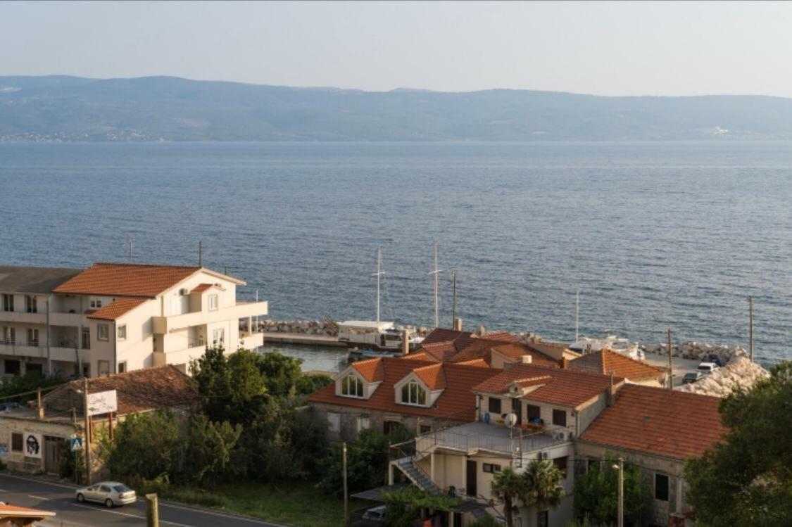 Апартаменти Little Place Near Sea Apartman Єсенице Екстер'єр фото
